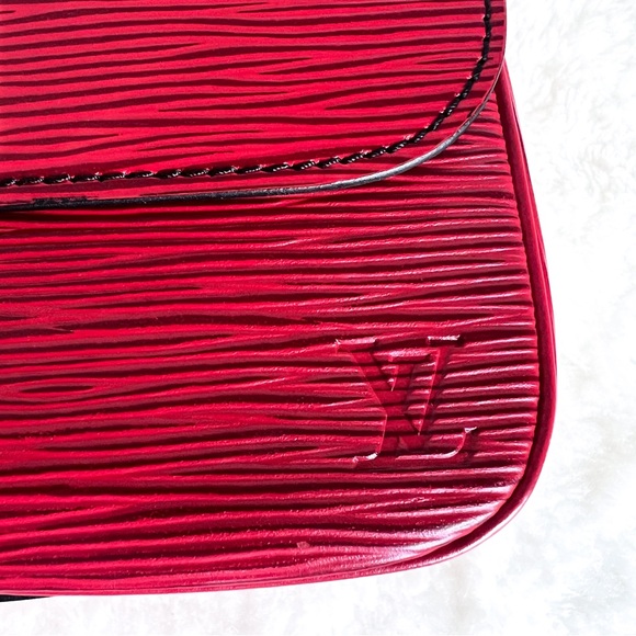LOUIS VUITTON Cartouchiere Epi Red Shoulder Crossbody Bag Vintage MM - Picture 12 of 16